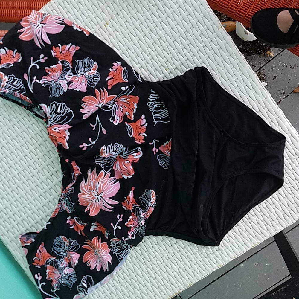 Hibiscus print swimsuit